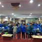 Syarief Abdullah melakukan sesi foto bersama Pergerakan Mahasiswa Islam Indonesia (PMII) Kabupaten Kubu Raya dalam acara sosialisasi dan dialog Empat Pilar MPR RI yang digelar di Hotel Merpati, Kota Pontianak, Jumat 8 Desember 2023.
