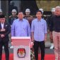 Tiga pasangan Capres-cawapres 2024 setelah melakukan pencabutan nomor urut. Nomor urut 1: Anies-Muhaimin. Nomor urut 2: Prabowo-Gibran. Nomor urut 3: Ganjar-Mahfud.