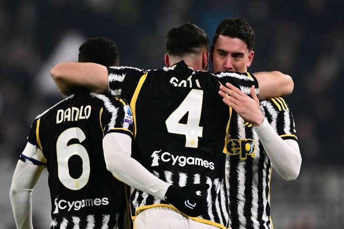 Pemain Belakang Juventus, Federico Gatti, melakukan selebrasi setelah mencetak gol ke gawang Napoli dalam pekan ke-15 Serie A Italia musim 2023-2024 di Allianz Stadium, Jumat (8/12/2023).
