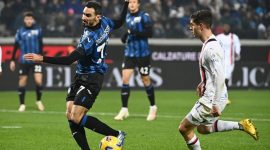 Giornata ke-15 Serie A, AC Milan bertandang ke Atalanta. Dengan sisa 10 pemain, I Rossoneri takluk 2-3 dari La Dea.