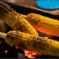 Jagung bakar merupakan menu favorit masyarakat Indonesia yang dihidangkan pada malam tahun baru.