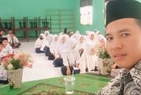 Ustadz Johan, Penyuluh Agama Islam Kabupaten Mempawah yang penggagas penyuluhan pencegahan bullying bagi remaja di sekolah.