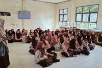 Maryama, Penyuluh Agama Islam PPPK KUA Kecamatan Anjungan Kabupaten Mempawah yang aktif memberikan penyuluhan tentang Stunting bagi Gen Z.