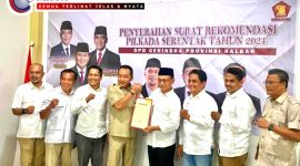 Ketua DPD Partai Gerindra Kalbar, Yuliansyah resmi menyerahkan surat rekomendasi kepada Edi Rusdi Kamtono - Bahasa di Pilwako Pontianak 2024