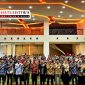 Foto bersama undangan dan peserta kegiatan penandatanganan pakta integritas dan bimbingan teknis Sekretariat PPK dan PPS Se-Kota Pontianak yang diselenggarakan KPU Kota Pontianak. Jumat, (2/8/224).