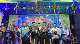 Ketua Panitia Festival Agus Sugianto, Sultan Pontianak, Anggota Komisi V DPR RI H. Syarief Abdullah, Wakil Ketua DPRD Provinsi Kalbar Serta tamu undangan turut serta menabuh Darbuka, pertanda penutupan Festival Musik Bangun Sahur 