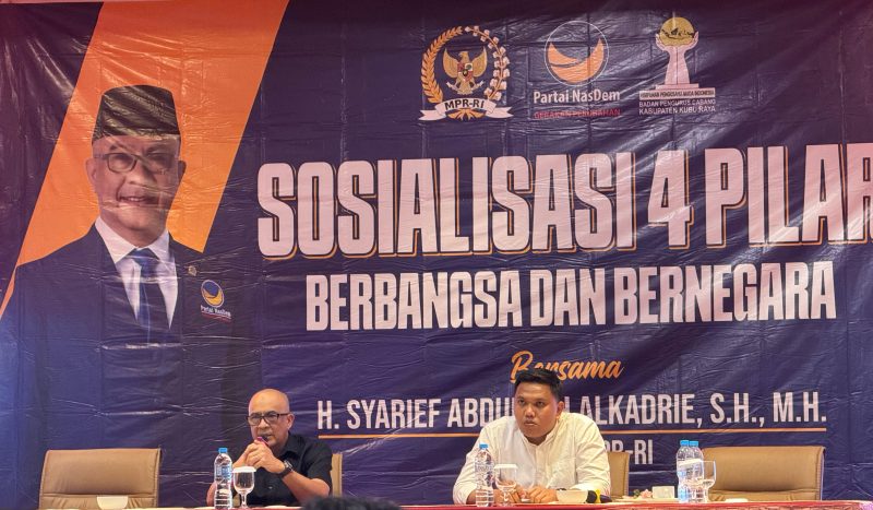 Anggota MPR RI H. Syarief Abdullah memberikan pemahaman wawasan kebangsaan dihadapan para pengusaha muda Kubu Raya