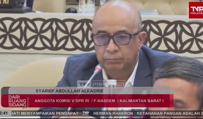 Anggota Komisi V DPR RI bapak H. Syarief Abdullah Al Kadrie, SH. MH saat Rapat Kerja dengan Mitra Kerja Komisi V DPR RI. Foto :  TV Parelemen