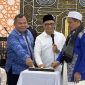 Anggota DPR RI H. Syarief Abdullah Alkadrie, Camat Sajingan Besar dan Ketua Panitia Pelaksana H. Subhan Nur