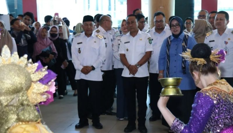 Wakil Ketua DPRD Provinsi Kalimantan Barat  Bersama Wakil Gubernur Kalimantan Barat dalam acara Kalbar Naker Fest