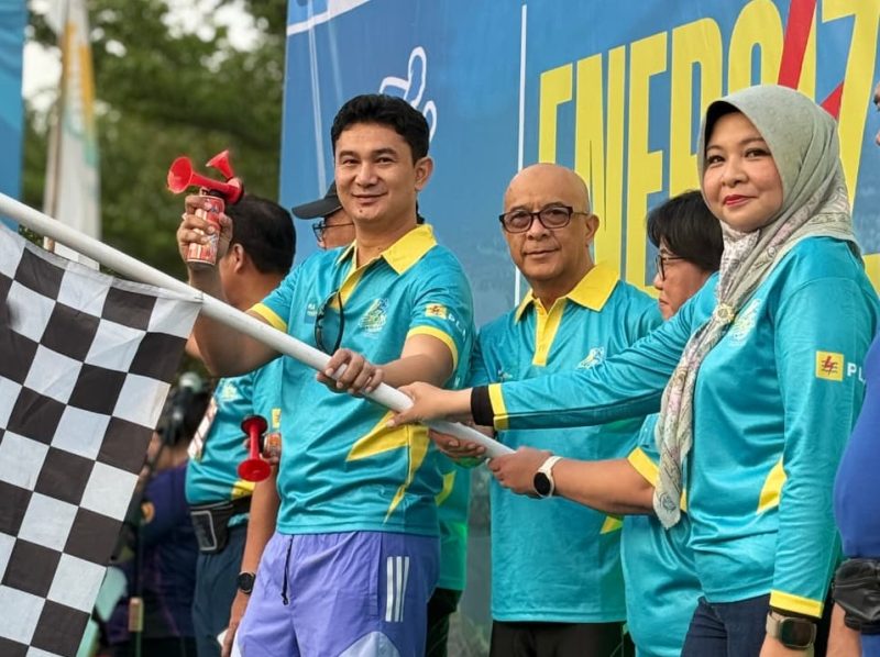 Wakil Ketua Badan Anggaran DPR RI H. Syarief Abdullah Al Kadri, Anggota Komisi XII DPR RI Gulam Mohamad Sharon, Kadisporapar Kalbar, Windy Prihastari, S.STP., M.Si. yang hadir mewakili Gubernur Kalbar.