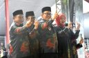 Bupati Sujiwo bersama Ketua TP PKK Atzebiyatulensi Sujiwo Ketua DPRD Kubu Raya Johan Saimima dan Kepala Kantor Kementerian Agama Kubu Raya Ekhsan Saat menghadiri Pembukaan Musabaqah Tilawatil Qur’an (MTQ) XXXIII Tingkat Provinsi Kalimantan Barat Tahun 2025 
