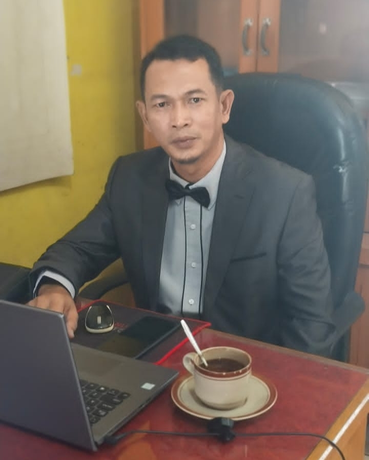 Muhamad Desi Asiska, Kepala Kemenhaj Melawi, mengikuti Zoom Meeting Pembekalan Teknis SBSN 2026 dari ruang kerjanya sebagai bentuk kesiapan satuan kerja daerah dalam mengakses pembiayaan proyek nasional.