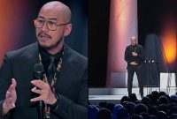 Pandji Pragiwaksono saat tampil dalam spesial stand-up comedy Mens Rea yang tayang di Netflix. Materi komedi bernuansa kritik sosial ini menuai perhatian luas sekaligus memicu perdebatan publik terkait batas humor, kebebasan berekspresi, dan sensitivitas masyarakat Indonesia.