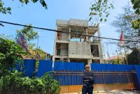 Ketua DPW Partai NasDem Kalimantan Barat, H. Syarief Abdullah Alkadrie, S.H., M.H., saat meninjau langsung proses pembangunan Kantor NasDem Kalbar. 