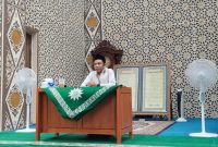 Ustadz Abdussyukur Al-Hafidz menyampaikan tausiah pada kegiatan Gemar (Gerakan Masyarakat Ramaikan) Subuh berjamaah di Masjid Ibnu Taimiyah, Nanga Pinoh, Rabu (14/04). Dalam tausiahnya, ia mengulas empat macam fitnah dalam Surah Al-Kahfi sebagai pedoman menghadapi ujian kehidupan.