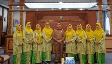 Dewan Pengurus Pusat (DPP) Majelis Perempuan Melayu (MPM) Kalimantan Barat mematangkan persiapan menjelang Musyawarah Besar (Mubes) ke-4 dengan melakukan audiensi resmi bersama Gubernur Kalimantan Barat, H. Ria Norsan. Pertemuan tersebut berlangsung hangat di Kantor Gubernur Kalimantan Barat pada Selasa (21/4/2026).