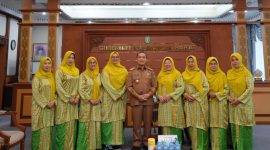 Dewan Pengurus Pusat (DPP) Majelis Perempuan Melayu (MPM) Kalimantan Barat mematangkan persiapan menjelang Musyawarah Besar (Mubes) ke-4 dengan melakukan audiensi resmi bersama Gubernur Kalimantan Barat, H. Ria Norsan. Pertemuan tersebut berlangsung hangat di Kantor Gubernur Kalimantan Barat pada Selasa (21/4/2026).