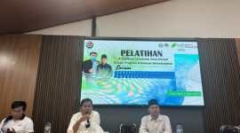 Badan Pengelola Dana Lingkungan Hidup (BPDLH) Kementerian Lingkungan Hidup dan Kehutanan (KLHK) melalui skema Indonesia’s FOLU Net Sink 2030, resmi menggelar program penguatan ekosistem di Kabupaten Kubu Raya.
Bekerjasama dengan Lembaga Strategis Kebijakan Masyarakat (LSKM) Kalimantan Barat, kegiatan ini dipusatkan di Aula Serbaguna Torasera, Desa Durian, Kecamatan Sungai Ambawang, Senin 27 April 2026.