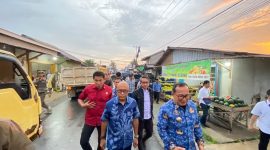 Anggota Komisi V DPR RI Fraksi NasDem, Syarief Abdullah Alkadrie, Bersama Bupati Kuburaya sujiwo melakukan peninjauan lapangan terhadap hasil pembangunan jalan kuala dua Kabupaten Kubu Raya. Senin 27 April 2026.