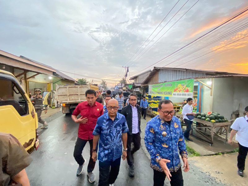 Anggota Komisi V DPR RI Fraksi NasDem, Syarief Abdullah Alkadrie, Bersama Bupati Kuburaya sujiwo melakukan peninjauan lapangan terhadap hasil pembangunan jalan kuala dua Kabupaten Kubu Raya. Senin 27 April 2026.
