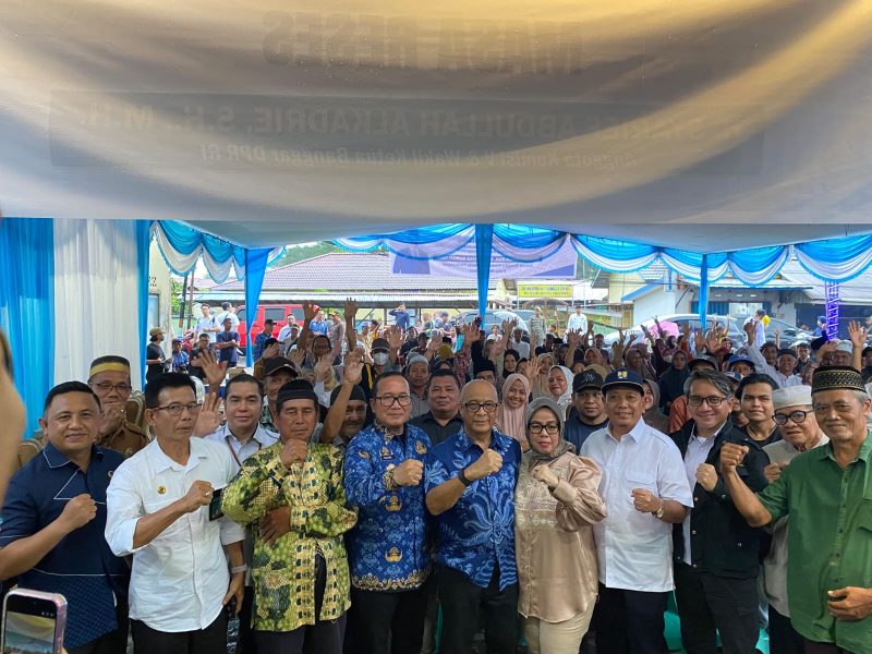 Syarief Abdullah Bersama Bupati Kubu Raya, Sujiwo, beserta jajaran Organisasi Perangkat Daerah (OPD), dan sejumlah Kepala Balai yang merupakan mitra kerja Komisi V DPR RI.dalam kegiatan reses di Desa Kuala Dua, Kabupaten Kubu Raya,Senin 27 April 2026