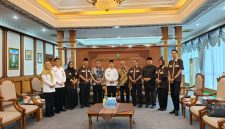 Gubernur Kalimantan Barat, Ria Norsan menerima kunjungan audiensi dari jajaran Pengurus Kwartir Daerah (Kwarda) Gerakan Pramuka Kalimantan Barat di ruang kerja Kantor Gubernur pada Rabu, 29 April 2026.