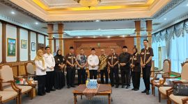 Gubernur Kalimantan Barat, Ria Norsan menerima kunjungan audiensi dari jajaran Pengurus Kwartir Daerah (Kwarda) Gerakan Pramuka Kalimantan Barat di ruang kerja Kantor Gubernur pada Rabu, 29 April 2026.