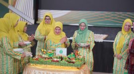 Doc : Prosesi pemotongan tumpeng yang dilakukan langsung oleh Ketua Umum MPMKB beserta Jajaran Pengurus.