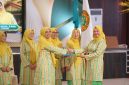 Doc : Prosesi serah terima jabatan ditandai dengan Penyerahan Bendera Pataka  dan Penyerahan dokumen LPJ dari pengurus sebelumnya kepada Linda Purnama sebagai simbolis dimulainya tonggak estafet kepemimpinan untuk masa yang akan datang.