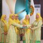 Doc : Prosesi serah terima jabatan ditandai dengan Penyerahan Bendera Pataka  dan Penyerahan dokumen LPJ dari pengurus sebelumnya kepada Linda Purnama sebagai simbolis dimulainya tonggak estafet kepemimpinan untuk masa yang akan datang.