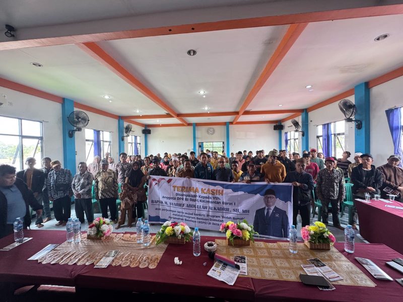 Syarief Abdullah Alkadrie, menghadiri langsung kegiatan Sosialisasi Bantuan Stimulan Perumahan Swadaya (BSPS) bagi masyarakat penerima bantuan bedah rumah di Kantor Desa Mekar Sari, Kabupaten Kubu Raya.Senin 4 Mei 2026.