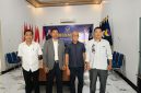 Anggota DPR RI Daerah Pemilihan (Dapil) Kalimantan Barat I sekaligus Wakil Ketua Banggar DPR RI, H. Syarief Abdullah Alkadrie, S.H., M.H., menerima kunjungan silaturahmi Rektor Universitas Nahdlatul Ulama (UNU) Kalimantan Barat, Prof. Dr. Sukino, M.Ag., beserta jajaran. Pertemuan ini berlangsung hangat di Sekretariat DPW NasDem Kalbar yang juga berfungsi sebagai Rumah Aspirasi, Senin (4/5/2026).