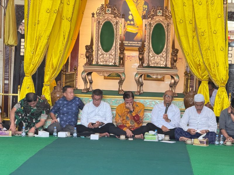 Anggota DPR RI, H. Syarief Abdullah Alkadrie, melakukan kunjungan silaturahmi dan ramah tamah bersama Kerjaan Kesultanan Pontianak, jajaran TNI-Polri, Pemerintah Daerah, DPRD Kota Pontianak, serta DPRD Provinsi Kalimantan Barat, di Keraton Kadriah, Kamis 7 Mei 2026.