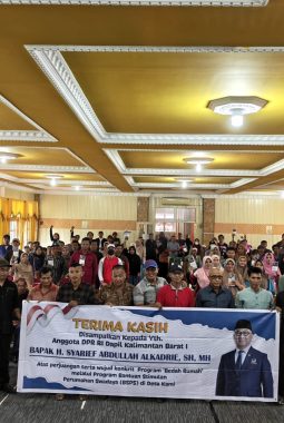 Syarief Abdullah Salurkan 103 Unit Bantuan BSPS di Mempawah, Masyarakat Tersenyum Ucapkan Terimakasih.