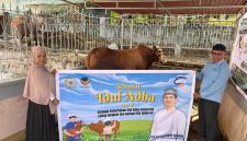 Dok : Proses distribusi bantuan ini dikawal langsung oleh tim relawan bersama tokoh masyarakat setempat