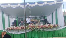 Kasi Bimas Islam Kemenag Melawi, Nono Somantri menyampaikan sambutan mewakili Kepala Kantor Kementerian Agama Kabupaten Melawi pada peringatan Harlah ke-92 GP Ansor dan Harlah ke-76 Fatayat NU di Desa Batu Buil, Kecamatan Belimbing, Ahad (24/05). Dalam sambutannya, ia mengajak seluruh elemen masyarakat untuk memperkuat persatuan, menjaga kedaulatan NKRI, serta mendorong peran aktif GP Ansor dalam pembinaan pemuda dan Fatayat NU dalam pemberdayaan ekonomi umat.