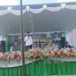 Kasi Bimas Islam Kemenag Melawi, Nono Somantri menyampaikan sambutan mewakili Kepala Kantor Kementerian Agama Kabupaten Melawi pada peringatan Harlah ke-92 GP Ansor dan Harlah ke-76 Fatayat NU di Desa Batu Buil, Kecamatan Belimbing, Ahad (24/05). Dalam sambutannya, ia mengajak seluruh elemen masyarakat untuk memperkuat persatuan, menjaga kedaulatan NKRI, serta mendorong peran aktif GP Ansor dalam pembinaan pemuda dan Fatayat NU dalam pemberdayaan ekonomi umat.