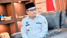 Dok : Kepala Desa Pasak Piang Surip Saat Melakukan Audiensi di Ruang Kerja Bupati Kuburaya Sujiwo.