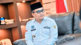 Dok : Kepala Desa Pasak Piang Surip Saat Melakukan Audiensi di Ruang Kerja Bupati Kuburaya Sujiwo.