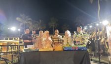 Dok : Momentum Prosesi Pemotongan Kue Ulang Tahun yang ke-60 tahun Anggota DPR RI Fraksi NasDem, H. Syarief Abdullah Alkadrie, SH., MH Bersama Keluarga Tercinta.