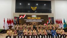 Dok : Prosesi Poto Pengurus Pramuka Kalbar di Balai Petitih Kantor Gubernur Kalimantan Barat.