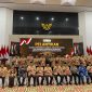 Dok : Prosesi Poto Pengurus Pramuka Kalbar di Balai Petitih Kantor Gubernur Kalimantan Barat.