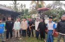 Dok : Kelompok Tani Guntur bersama anggota kelompok lainnya berkumpul di depan mesin panen menyampaikan rasa syukur terimakasih.