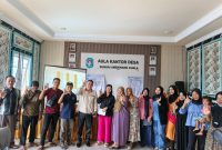 Foto Bersama Kades dan Penerima manfaat program BSPS usai kegiatan PTT