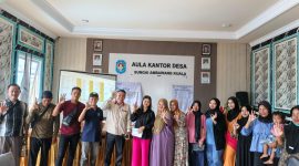 Foto Bersama Kades dan Penerima manfaat program BSPS usai kegiatan PTT