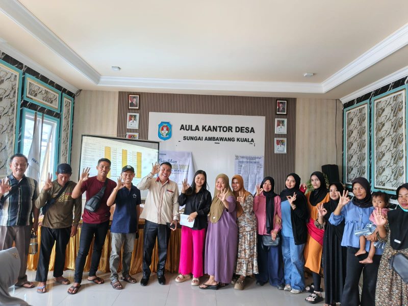 Foto Bersama Kades dan Penerima manfaat program BSPS usai kegiatan PTT