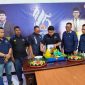 Prosesi pemotongan tumpeng sebagai simbol rasa syukur pada perayaan Hari Ulang Tahun (HUT) Garda Pemuda NasDem yang ke-15.