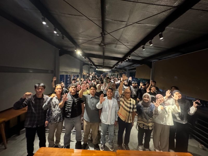 Dok Poto : Momen kebersamaan dan kedekatan antara H. Syarief Abdullah Alkadrie, S.H. dengan para ratusan aktivis 