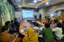 Rapat Kerja dalam rangka persiapan peringatan Hari Mangrove Sedunia Tahun 2026 yang berlangsung di Ruang Rapat Dinas Lingkungan Hidup dan Kehutanan (DLHK) Provinsi Kalimantan Barat